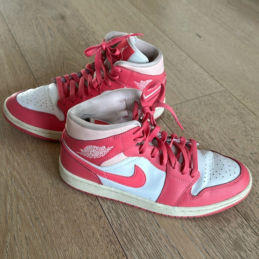Nike Air Jordan 1 Mid Strawberries And Cream Pink White BQ6472-186 Women Sz 10.5